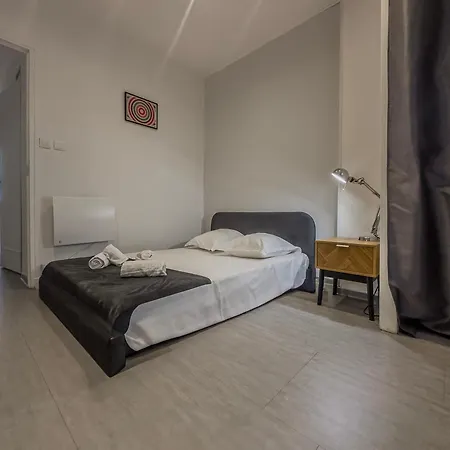 Le Lieutenant - Caserne De Bonne - L'aigle Apartment *